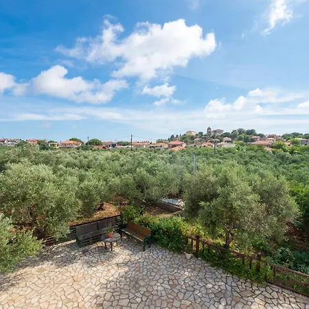Melissa Luxury Ájosz Léon